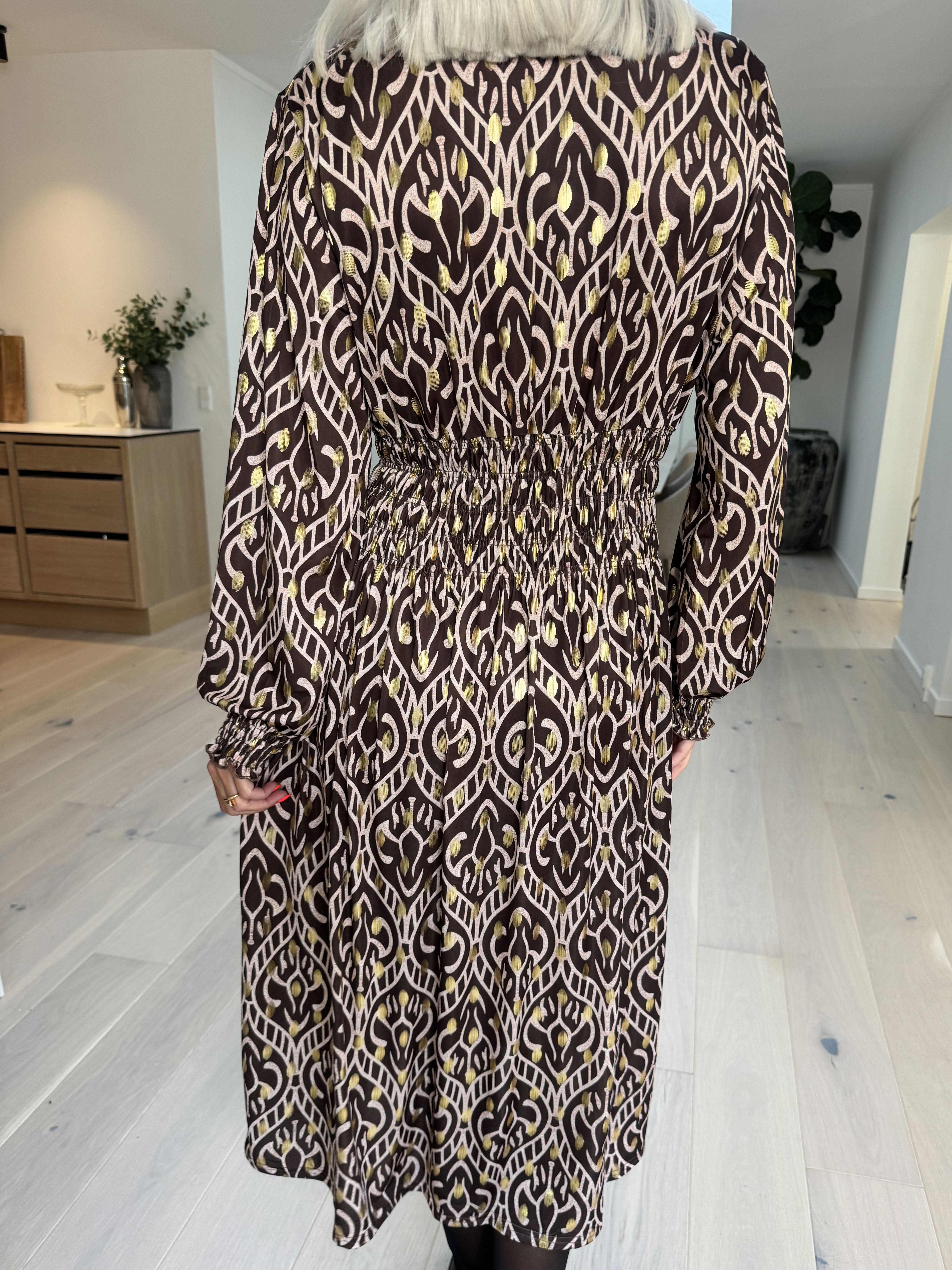 Pams Boho Midi L/S - Elastisk klänning i skrynkelfritt tyg